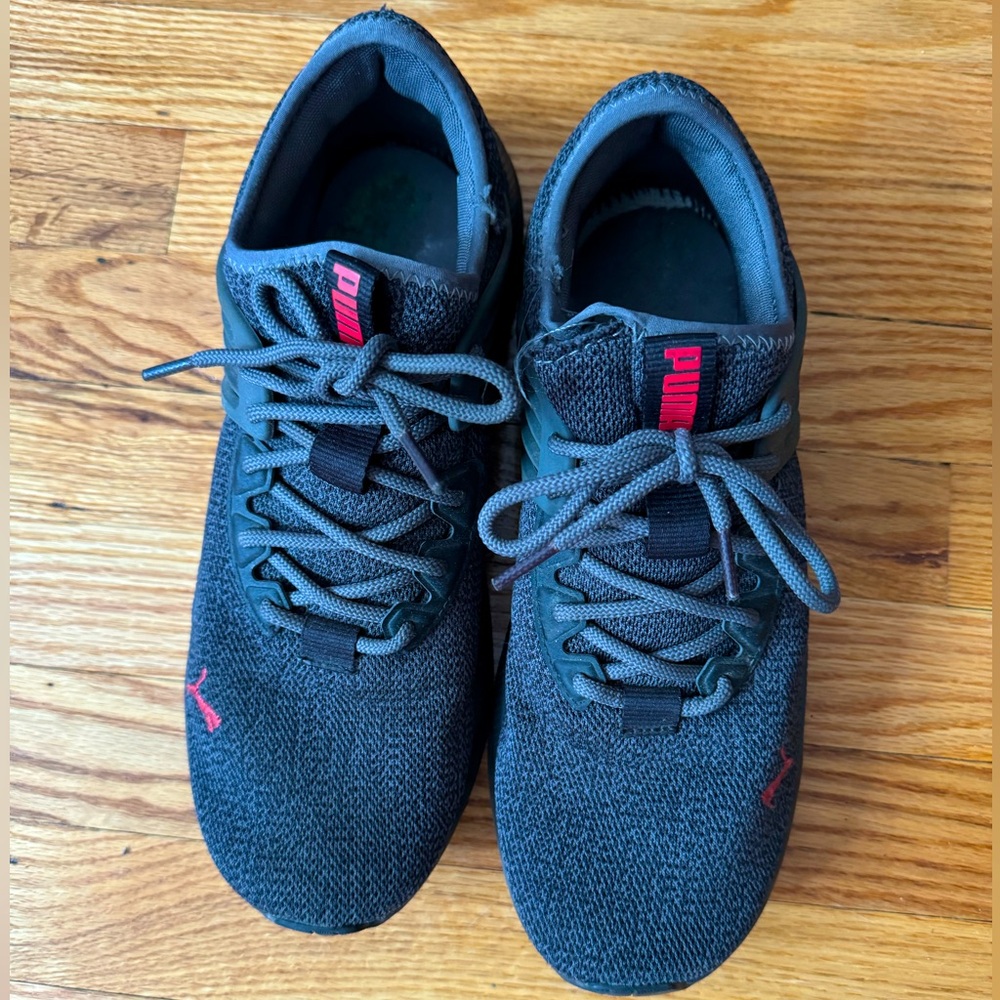 10.5 Puma Sneakers